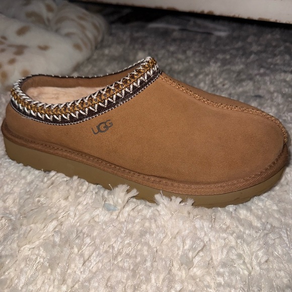Like New Tasman chestnut Uggs!! - Picture 6 of 10